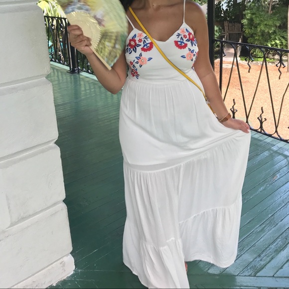 White Xhilaration Dress with embroidery - Picture 3 of 3